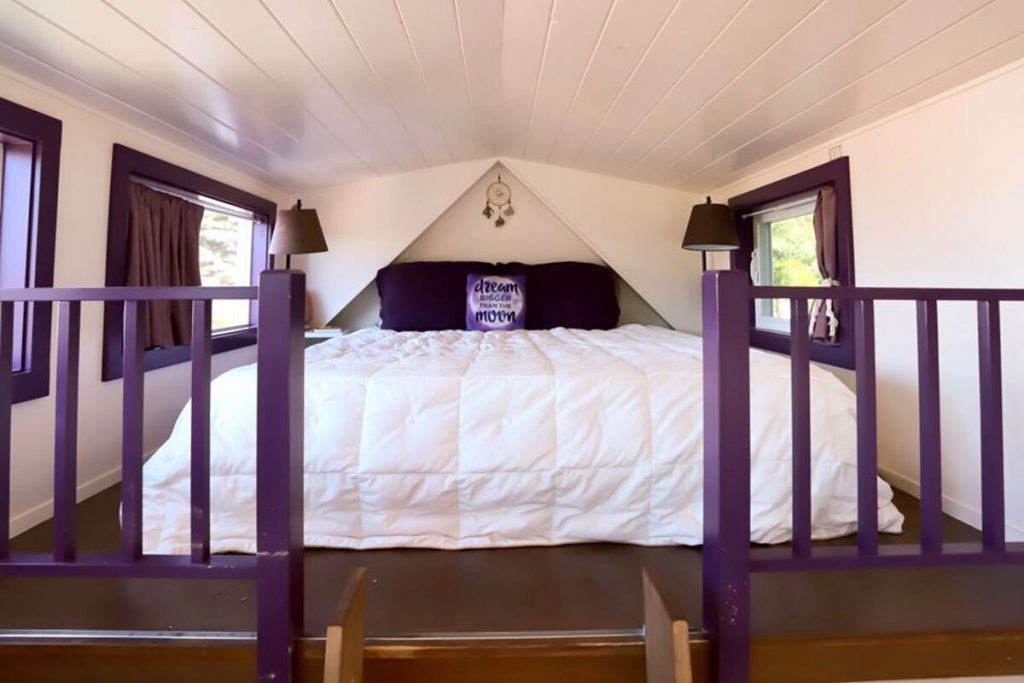Sleeping loft with large bed